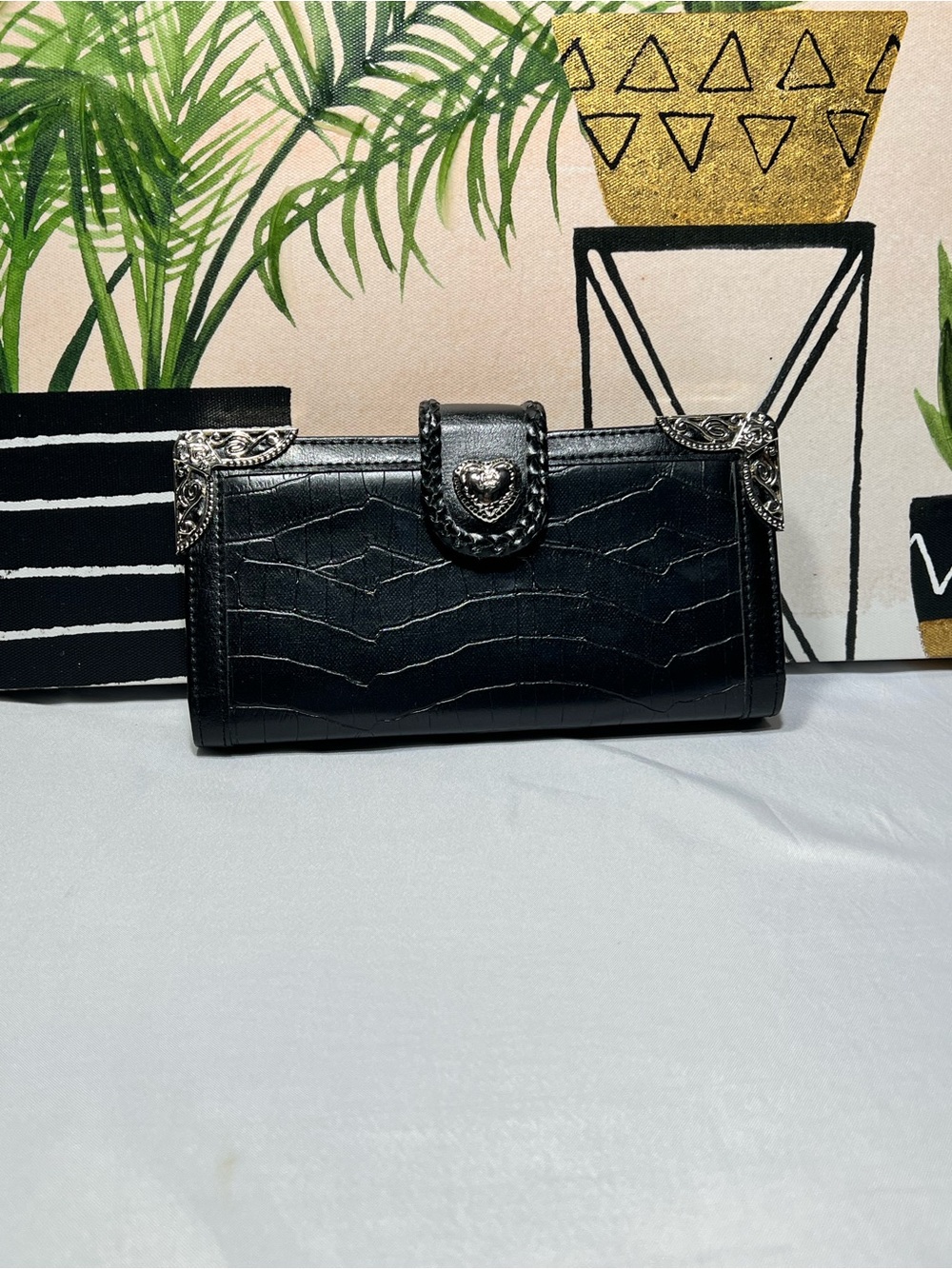 Vintage black Croc-Embossed Wallet with Silver Accents